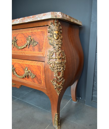 Commode tombeau bombée avec plateau en marbre 18e