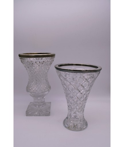 Lot de 2 vases en cristal...