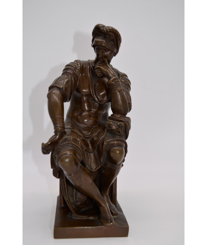 Bronze assis Laurent de Médicis par Ferdinand Barbedienne (1810-1892) d'après Michelangelo avec cachet et signature, numéroté 66