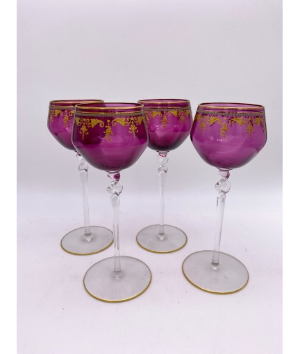 Lot de 10 verres en cristal colorés, décor peint main avec bords dorés