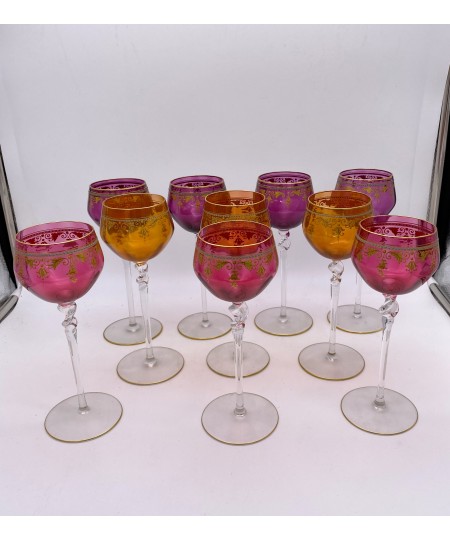 Lot de 10 verres en cristal colorés, décor peint main avec bords dorés