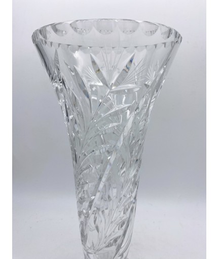 Vase en cristal incolore taillé