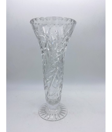 Vase en cristal incolore taillé