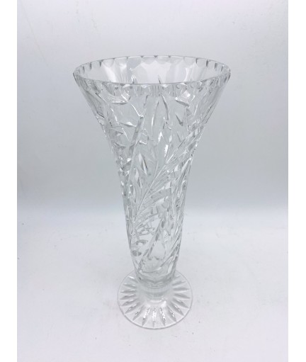 Vase en cristal incolore taillé