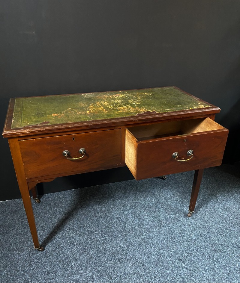 Bureau style anglais avec plateau en cuire