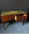 Bureau style anglais avec plateau en cuire