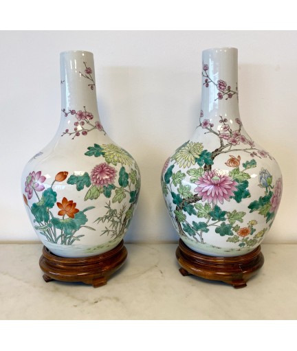 Paire de vases asiatiques...