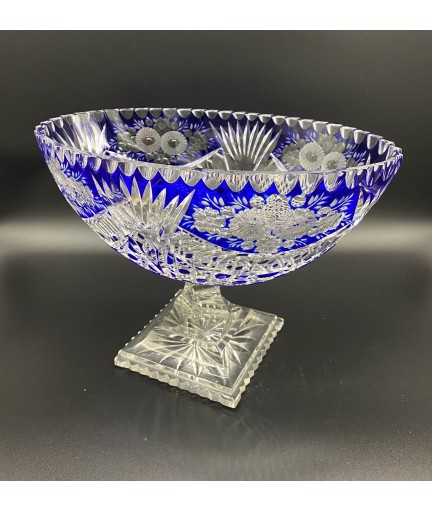 Grande coupe sur pied en cristal bleue