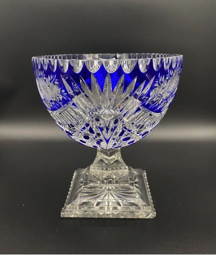 Grande coupe sur pied en cristal bleue