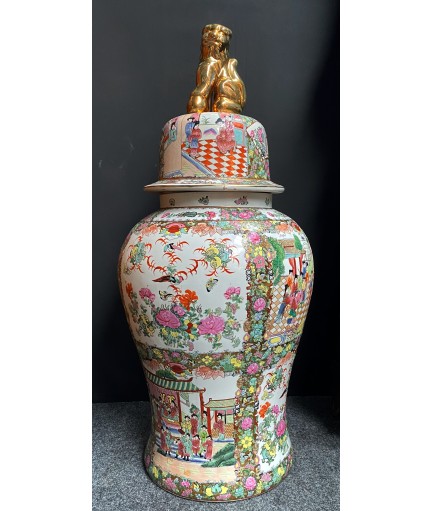 Grand vase en porcelaine...