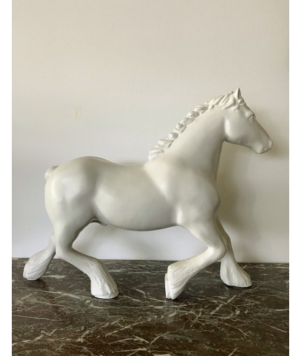 Cheval en résine blanc