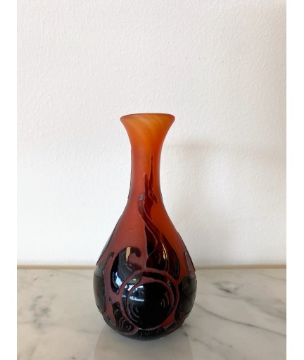 Vase en forme balustre signé Le Verre Français