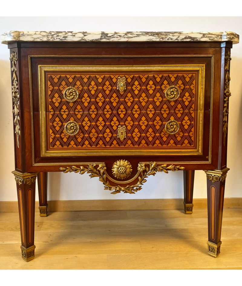 Commode style Louis XVI en marqueterie - dessus en Marbre