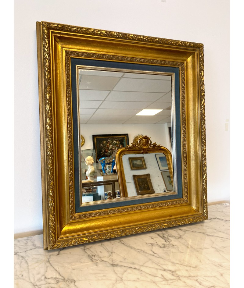 Miroir avec cadre doré en bois