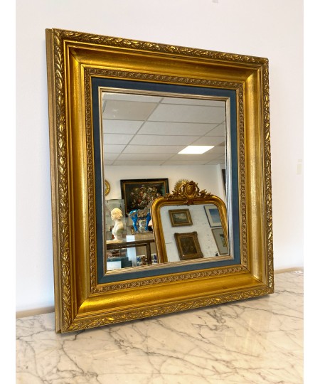 Miroir avec cadre doré en bois