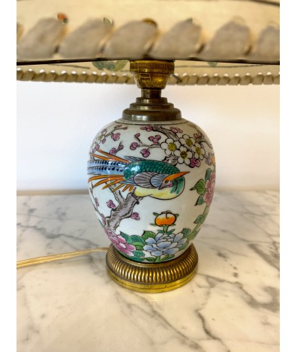 Petite lampe asiatique à décor d'oiseaux et fleuris