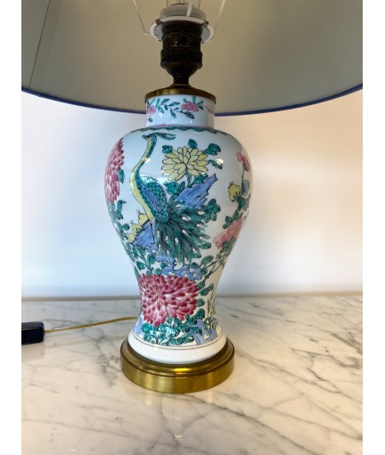 Chine - vase à décor d'oiseau et fleurs monté en lampe