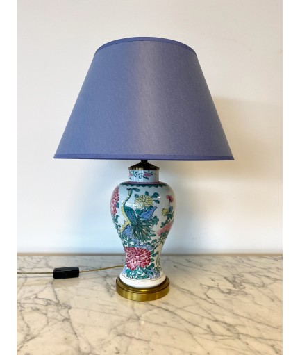 Chine - vase à décor d'oiseau et fleurs monté en lampe