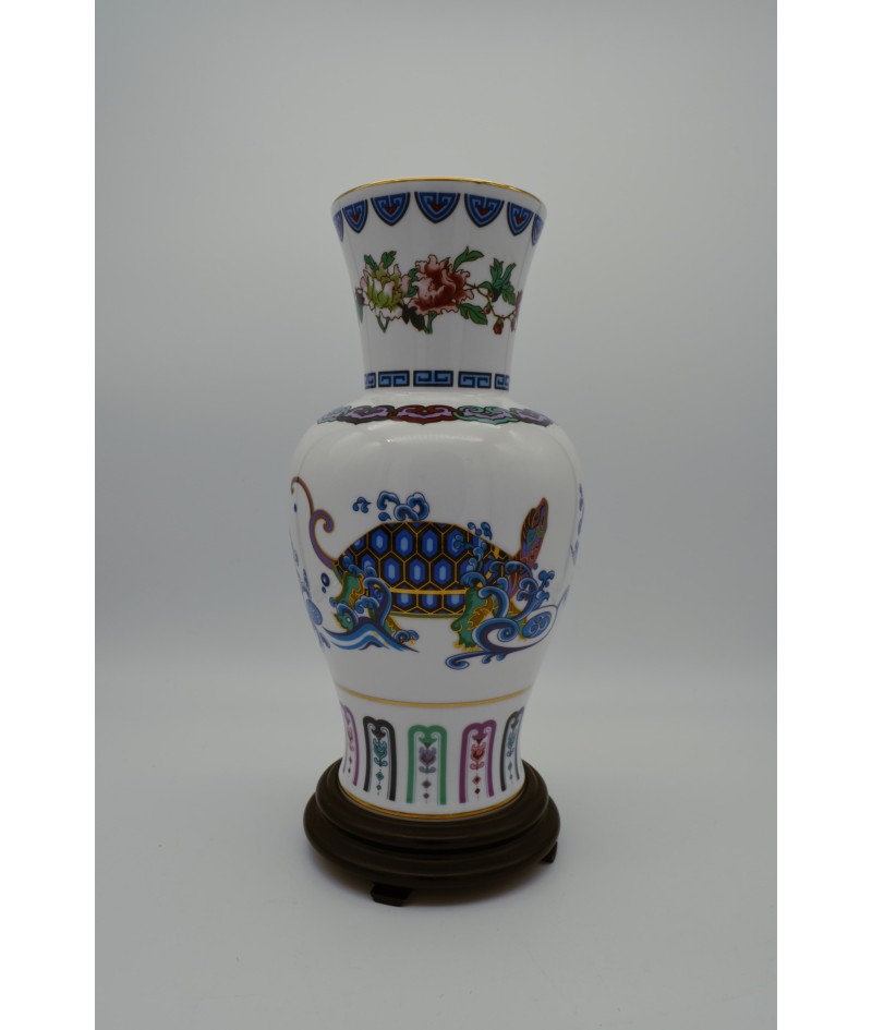 Vase en porcelaine 'The Journey of the Heavenly Tortoise'