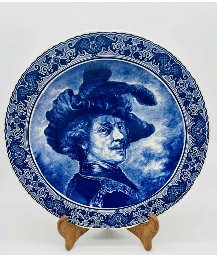 Boch Belgique - Assiette murale en céramique  représentant le peintre Rembrandt